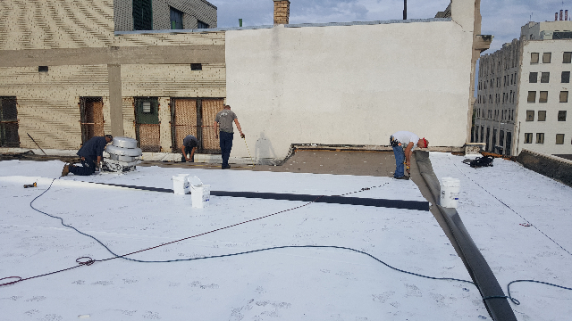 Commercial roofing installers 